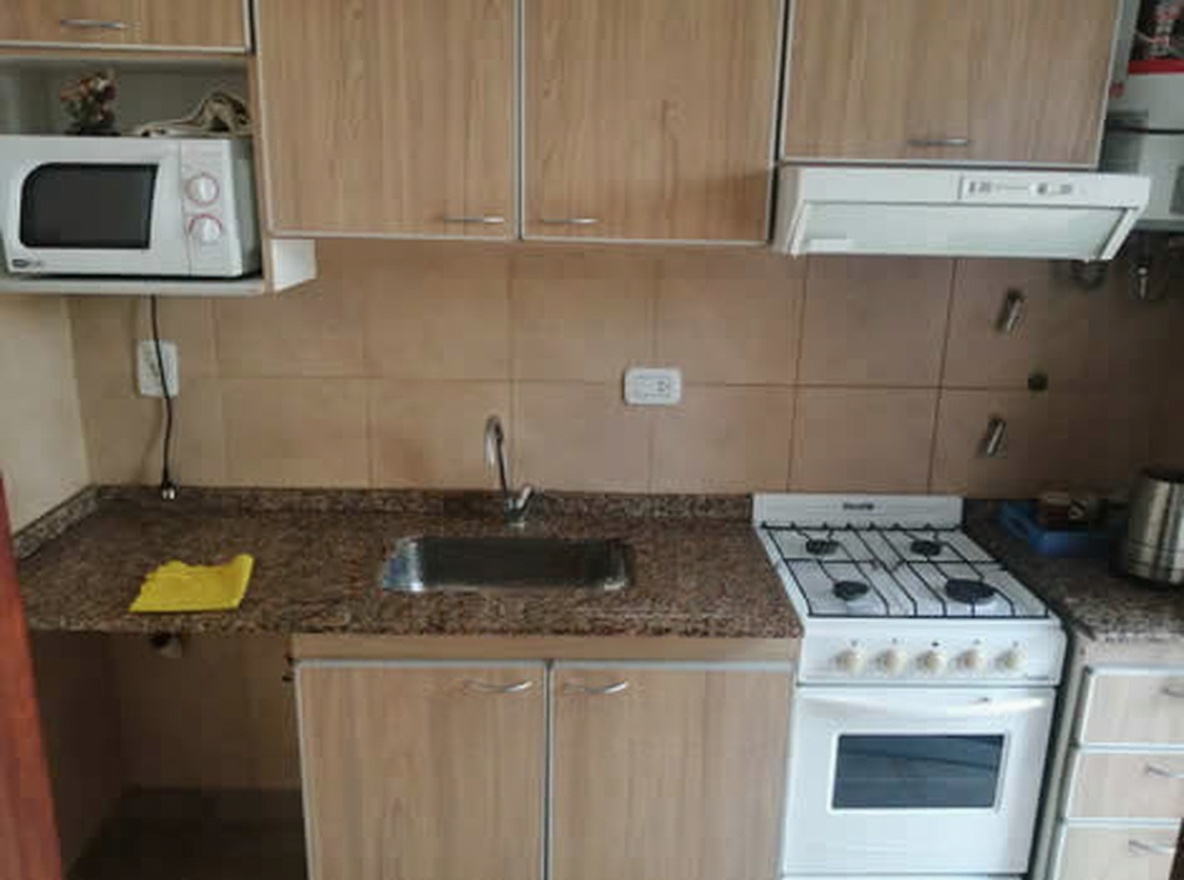 Departamento con patio y parrilla a 400 metros del mar en Santa Teresita miniatura 4