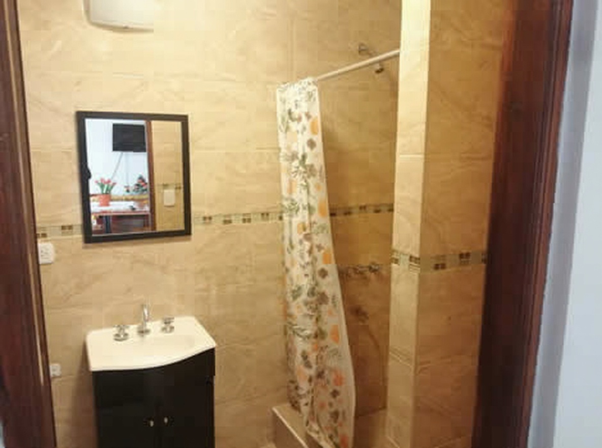 Departamento con patio y parrilla a 400 metros del mar en Santa Teresita miniatura 8