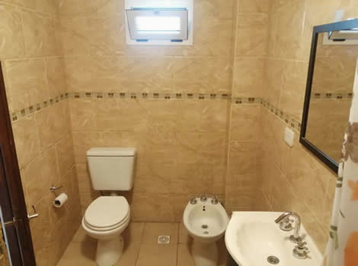 Departamento con patio y parrilla a 400 metros del mar en Santa Teresita miniatura 9