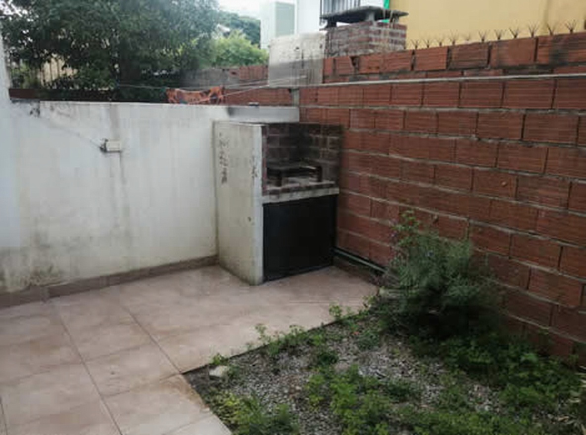 Departamento con patio y parrilla a 400 metros del mar en Santa Teresita miniatura 10