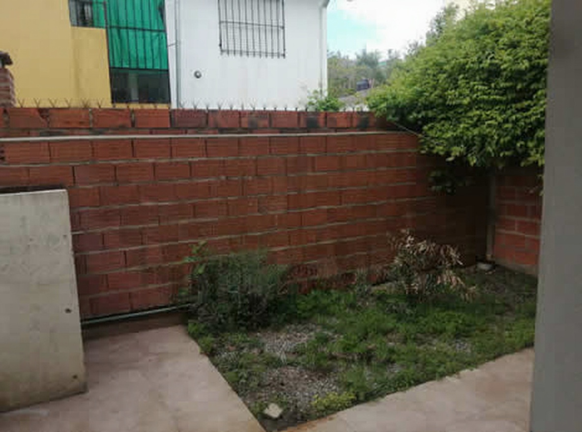 Departamento con patio y parrilla a 400 metros del mar en Santa Teresita miniatura 11