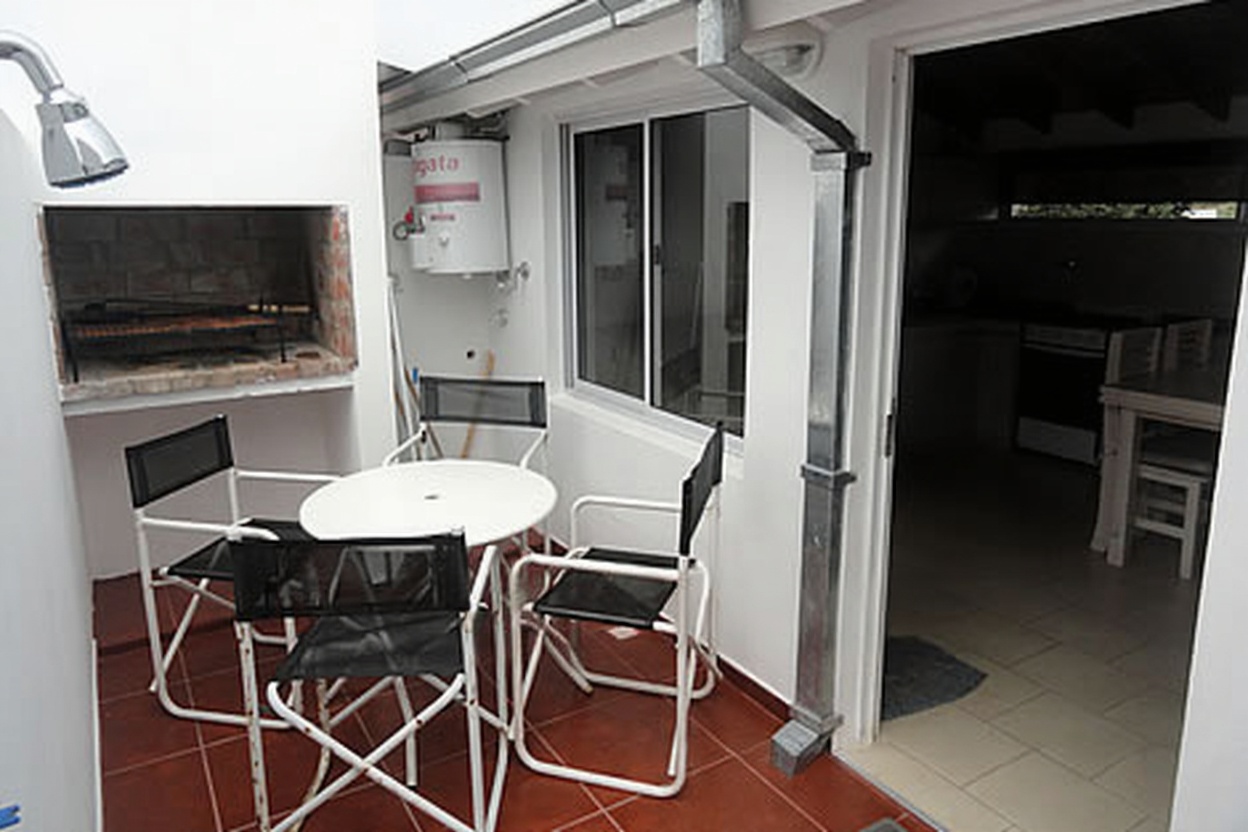 Departamento con patio y parrilla en Mar del Tuyú miniatura 2