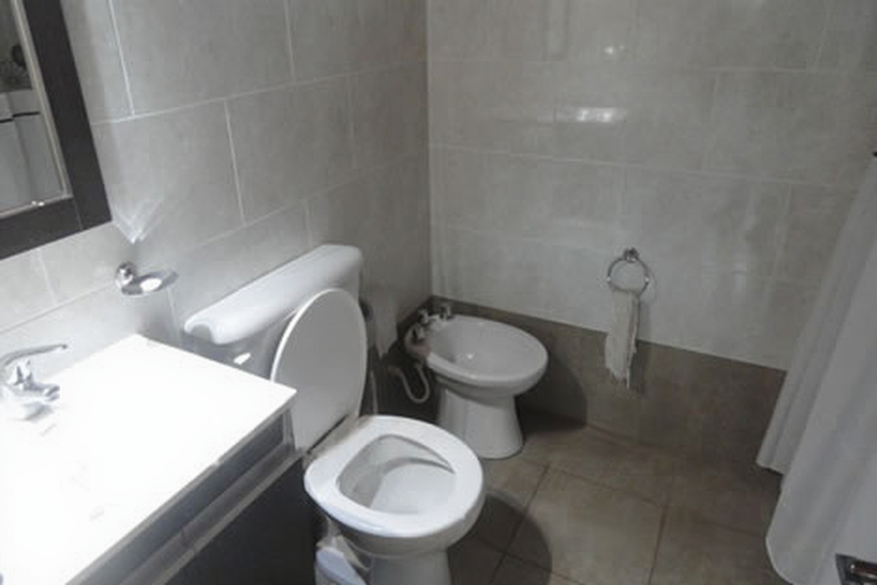 Departamento con patio y parrilla en Mar del Tuyú miniatura 5