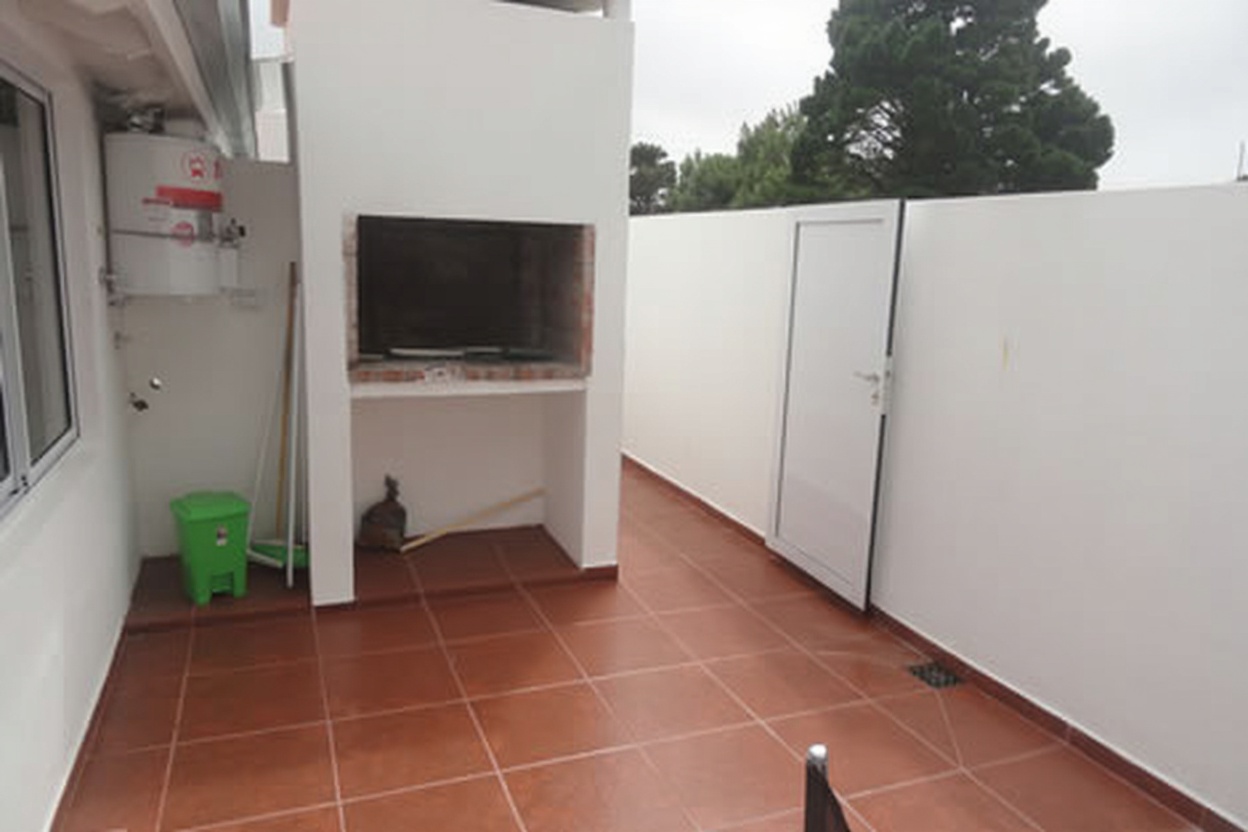 Departamento con patio y parrilla en Mar del Tuyú miniatura 8