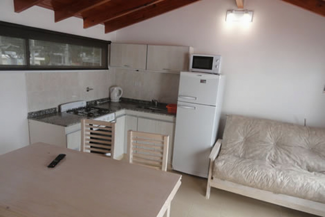 Departamento con patio y parrilla en Mar del Tuyú miniatura 9