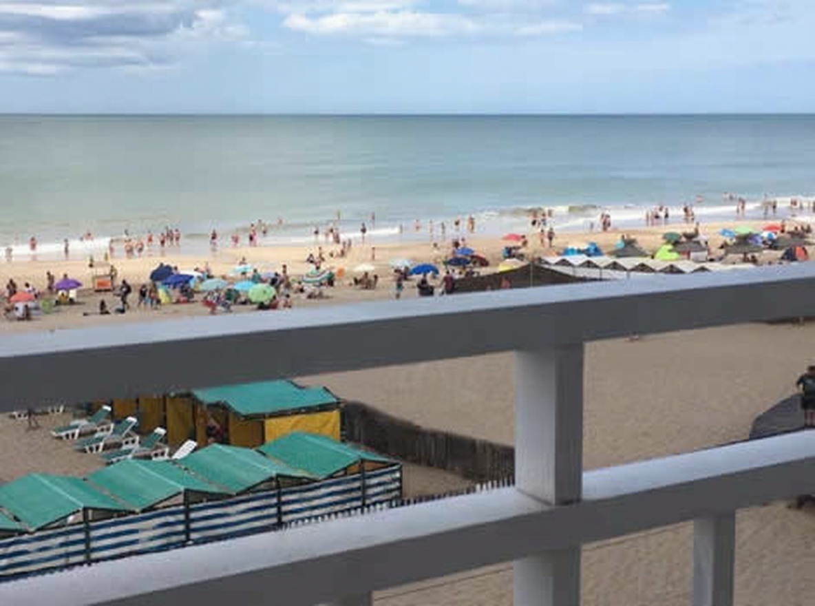 Departamento y triplex frente al mar en Villa Gesell miniatura 7