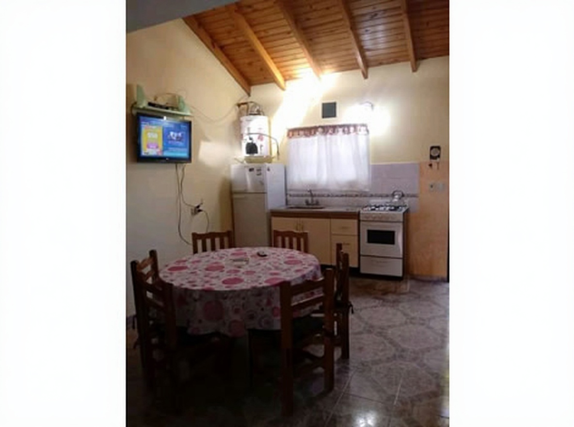 Departamento con patio y parrilla a 50 metros del mar en Mar del Tuyú miniatura 9