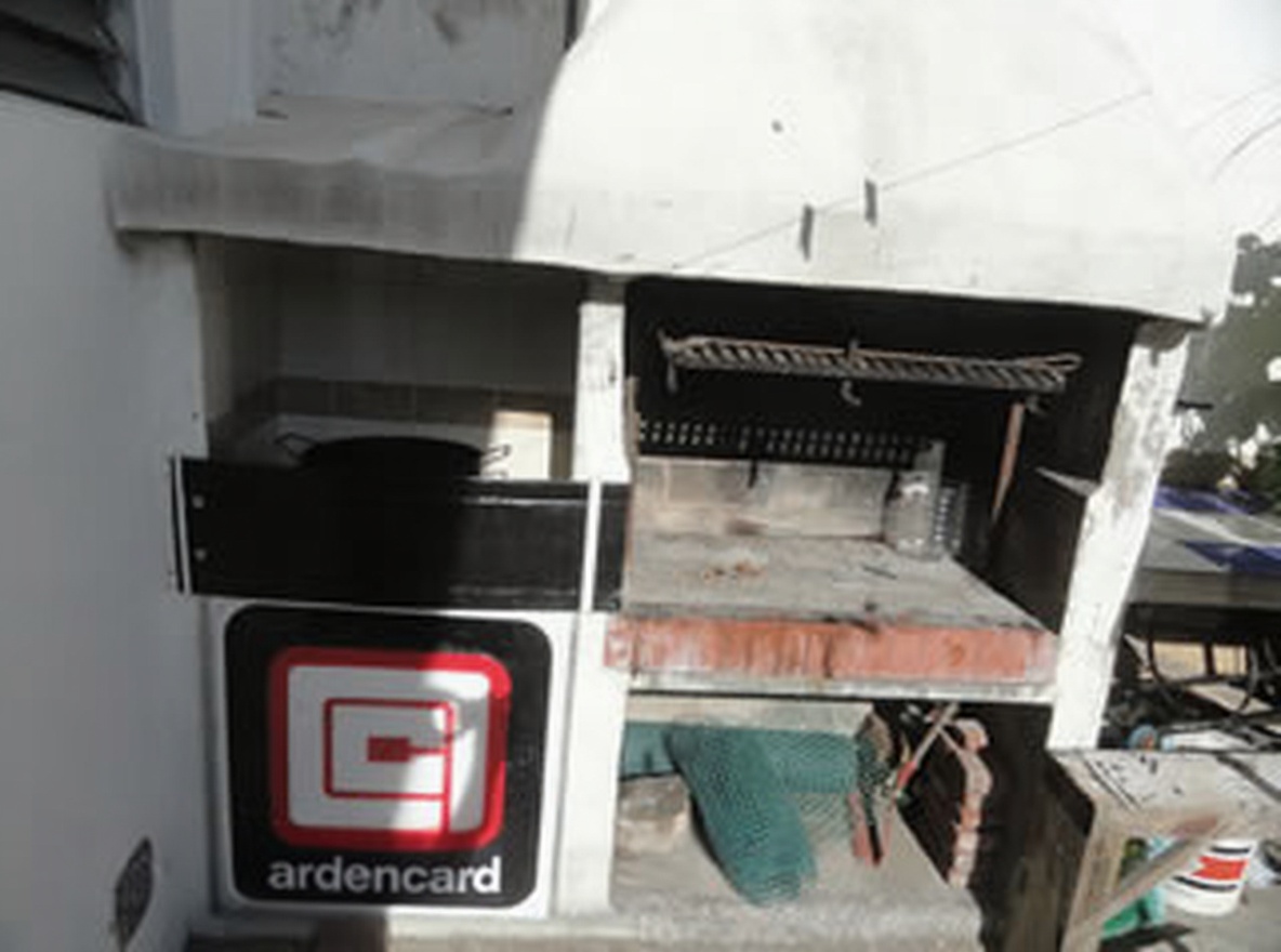 Departamento con cochera y parrilla a 4 cuadras del mar en Santa Teresita miniatura 8