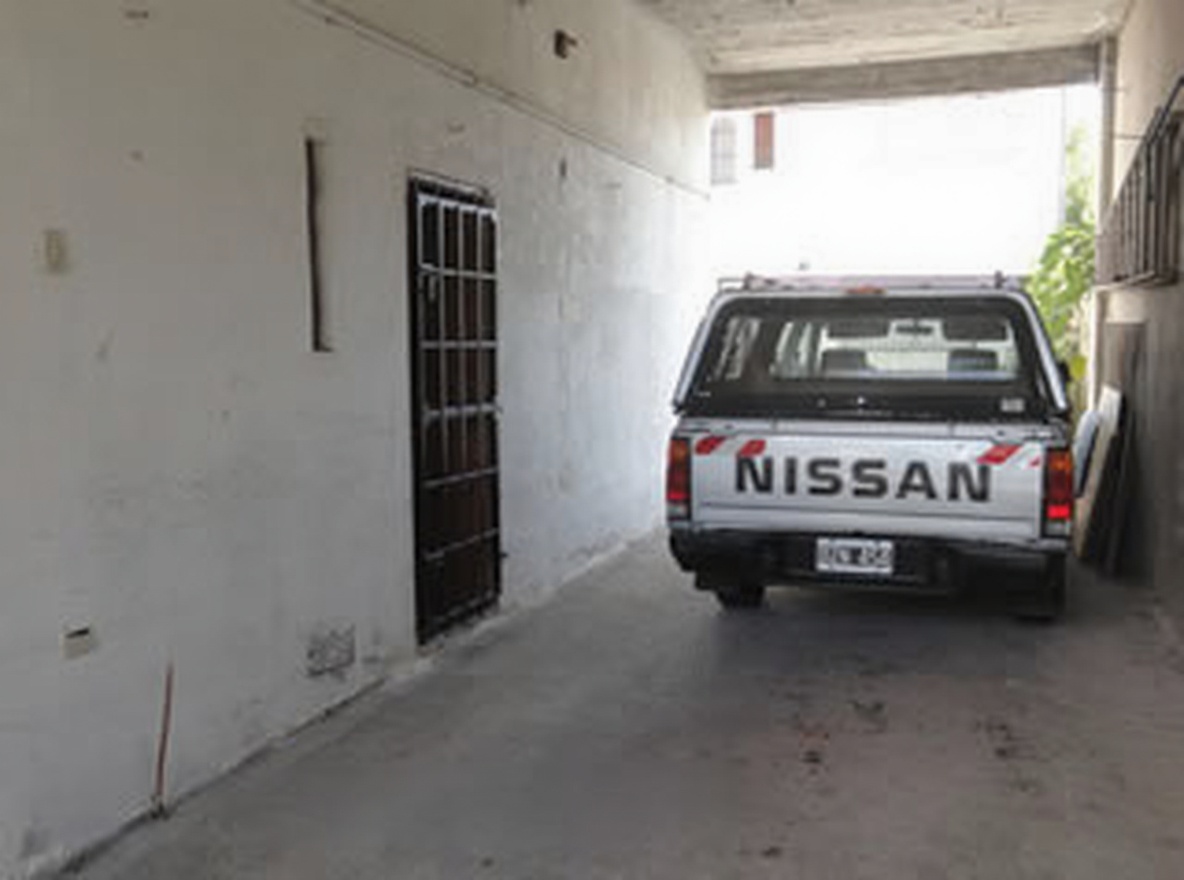 Departamento con cochera y parrilla a 4 cuadras del mar en Santa Teresita miniatura 10