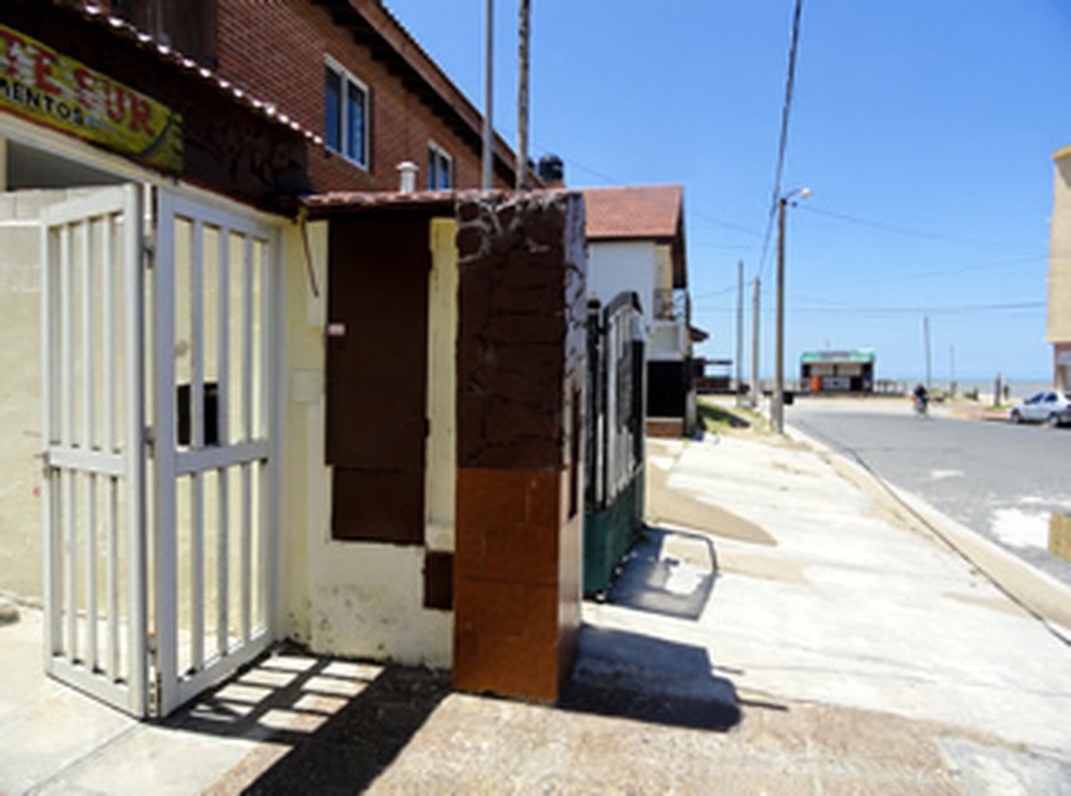 Departamentos con WiFi a 50 metros del mar en Santa Teresita miniatura 3