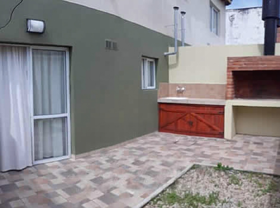 Departamentos a pasos del mar y la peatonal en Santa Teresita miniatura 6