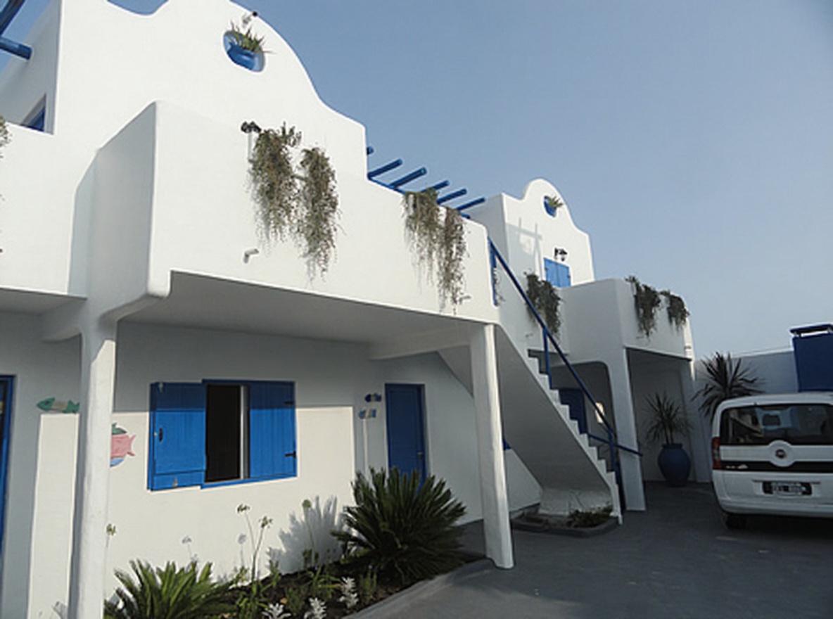 Departamentos con parrilla a 150 metros del mar en Mar del Tuyú miniatura 3