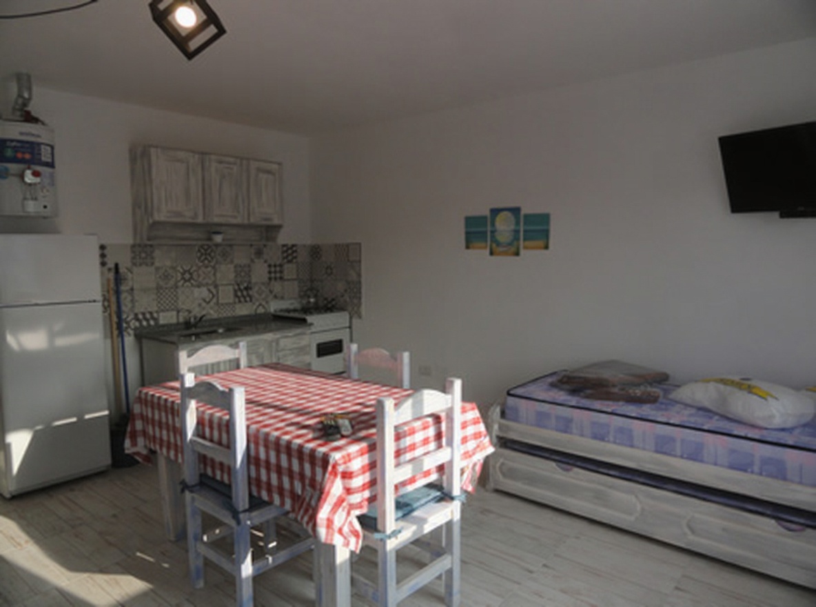 Departamentos con parrilla a 150 metros del mar en Mar del Tuyú miniatura 5