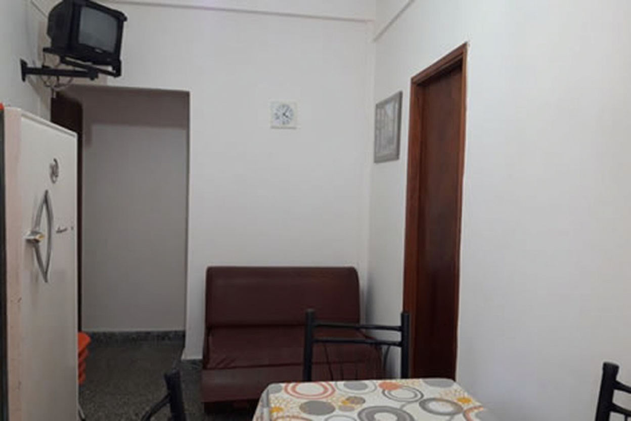 Departamentos con patio y parrilla a 300 metros del mar en Mar del Tuyú miniatura 2