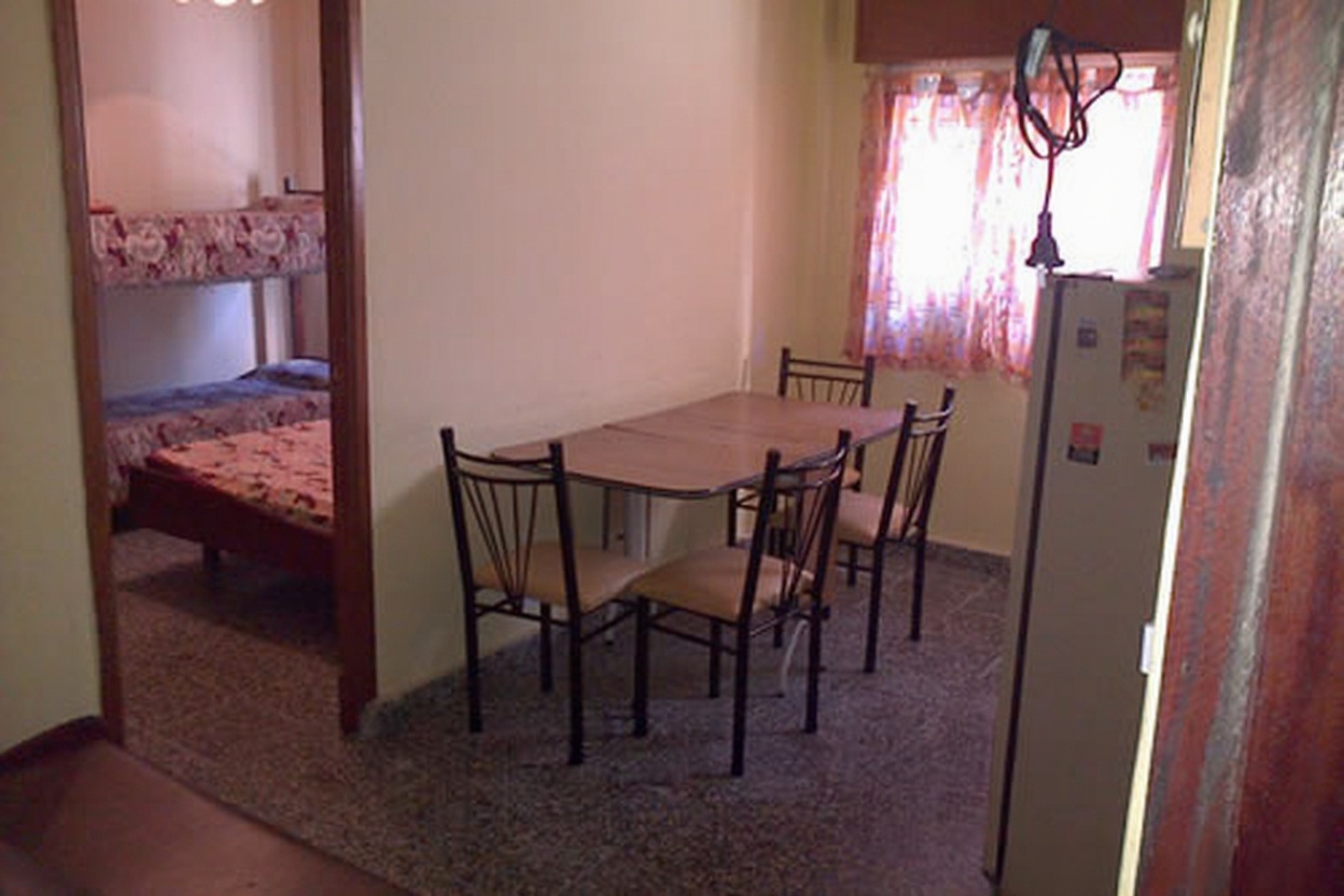 Departamentos con patio y parrilla a 300 metros del mar en Mar del Tuyú miniatura 4