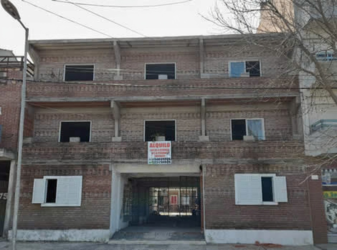 Departamentos sobre avenida principal en Santa Teresita foto 1