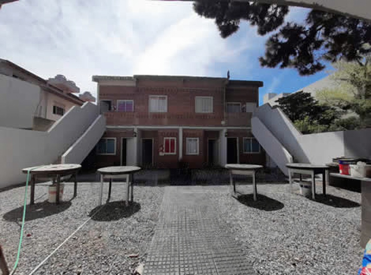 Departamentos sobre avenida principal en Santa Teresita miniatura 2