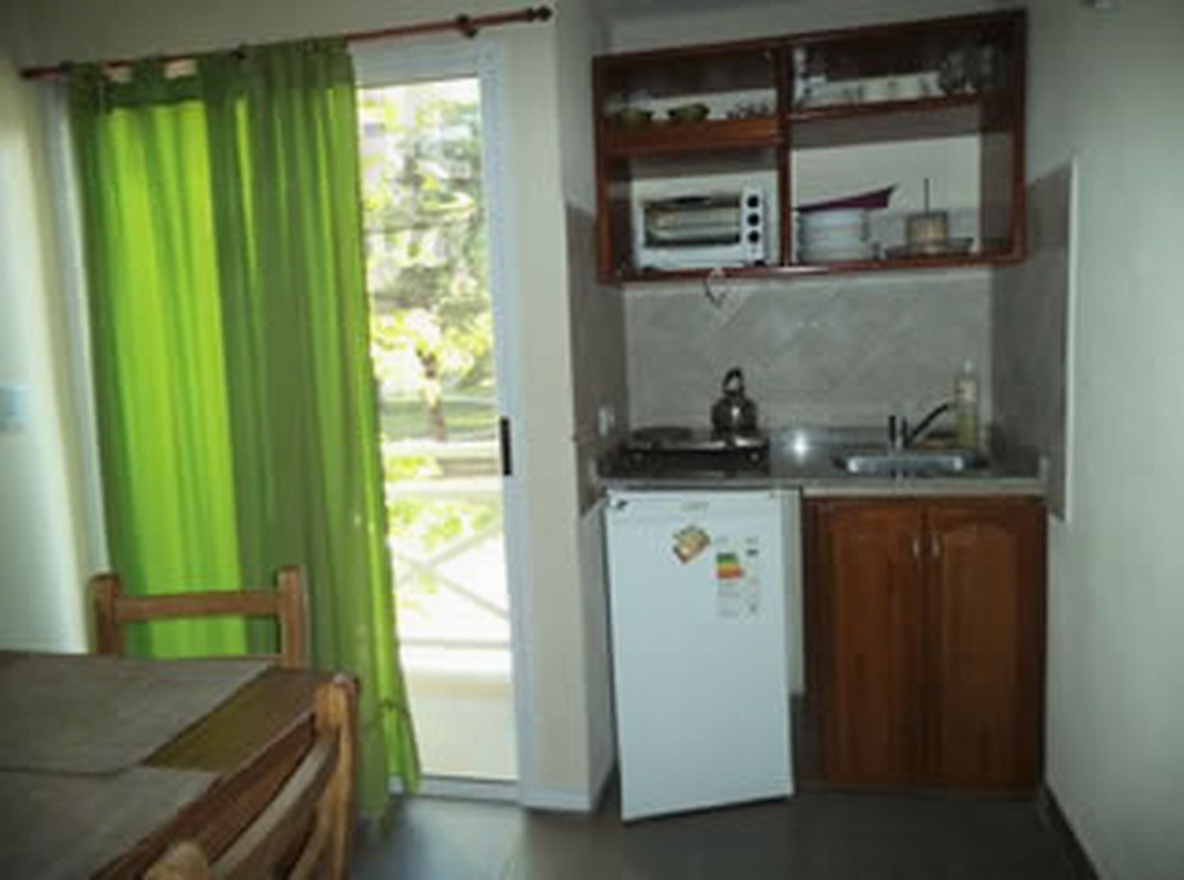 Departamentos con cochera y parrilla en Lucila del Mar miniatura 3