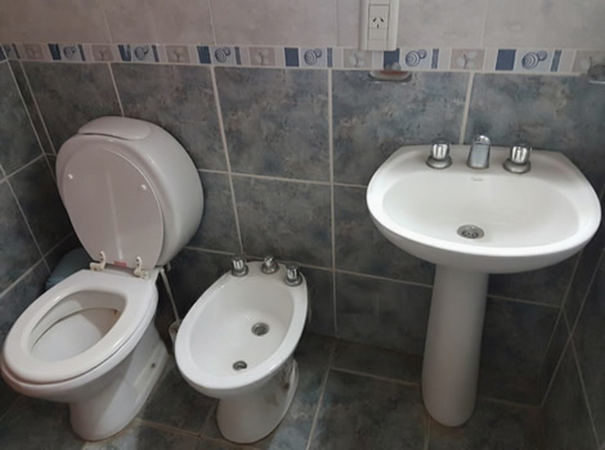 Departamentos con pileta y parrilla a 6 cuadras del mar en Lucila del Mar miniatura 9