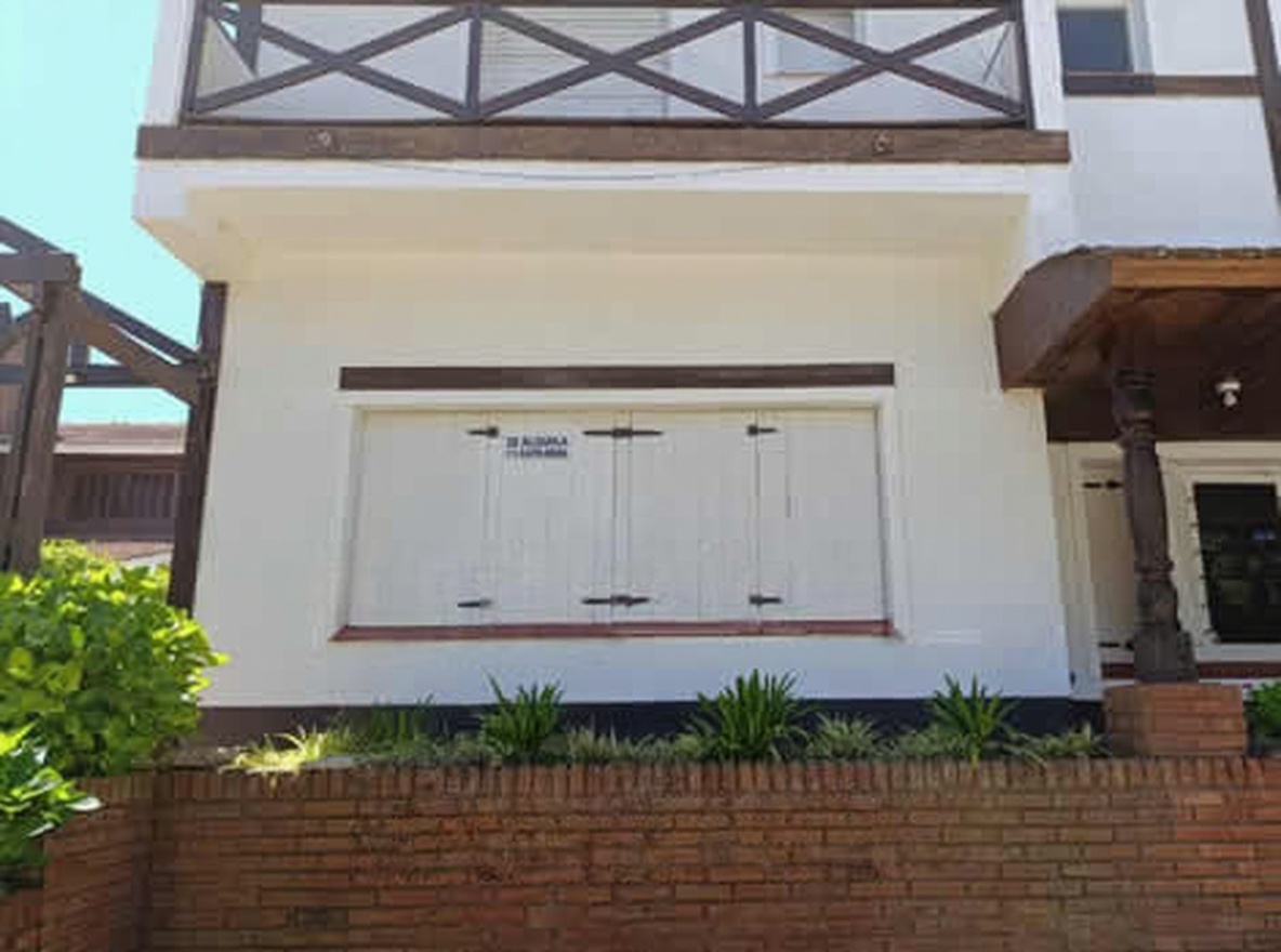 Departamentos en Villa Gesell a 5 cuadras del mar y 2 del centro miniatura 2