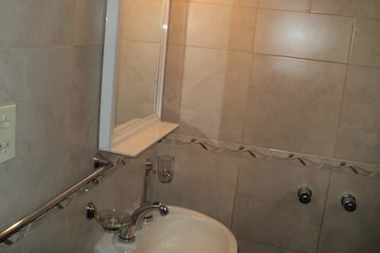 Departamentos en Villa Gesell a 5 cuadras del mar y 2 del centro miniatura 3