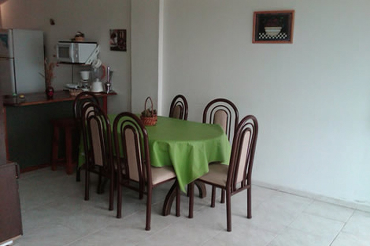 Departamentos con balcón y vista al mar frente al mar en Costa del Este miniatura 4