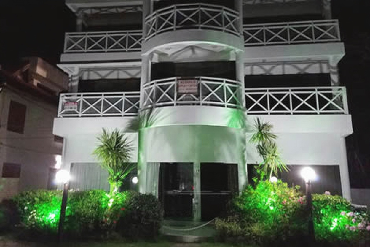 Departamentos con balcón y vista al mar frente al mar en Costa del Este miniatura 10