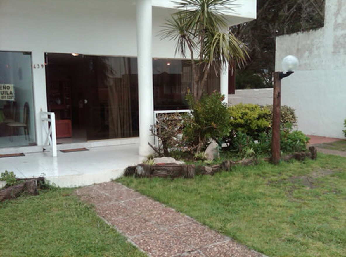 Departamentos con balcón y vista al mar frente al mar en Costa del Este miniatura 11