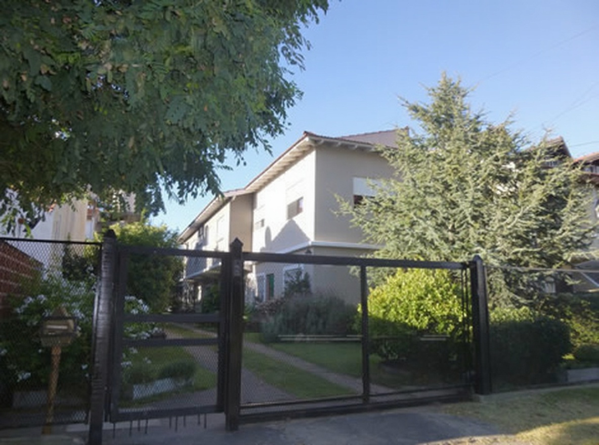 Departamentos con patio y parrilla a 300 metros del mar en Santa Teresita