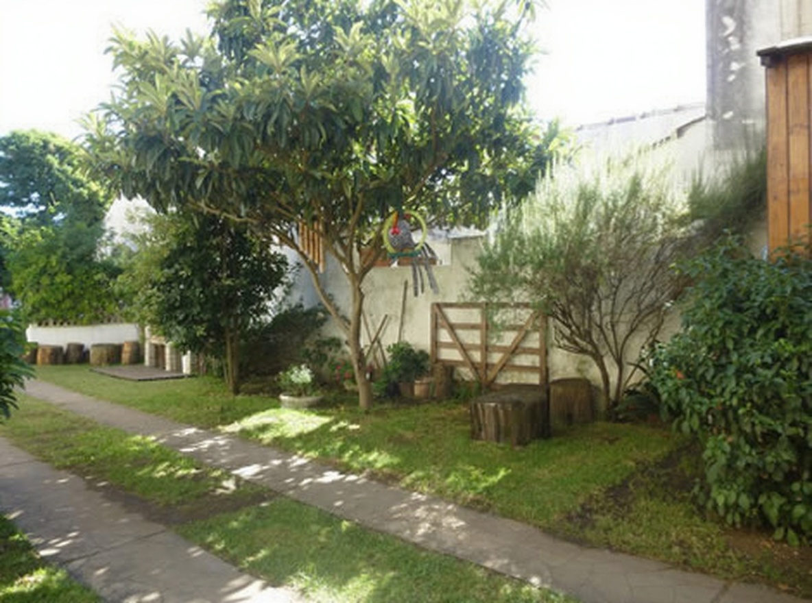 Departamentos con patio y parrilla a 300 metros del mar en Santa Teresita miniatura 3