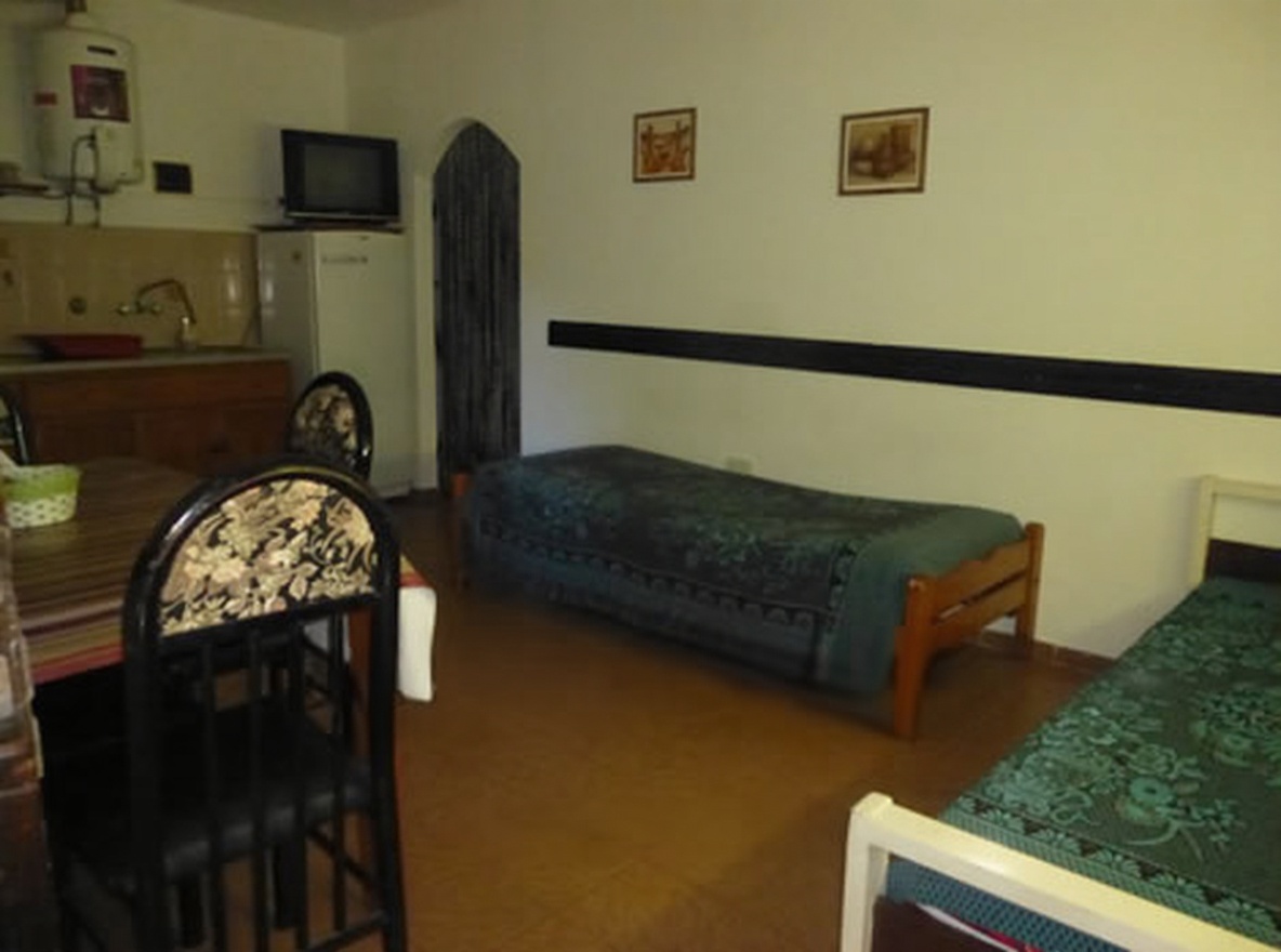 Departamentos con patio y parrilla a 300 metros del mar en Santa Teresita miniatura 4