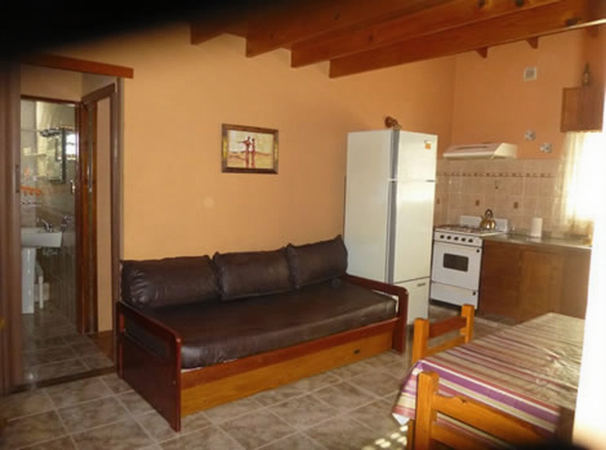 Departamentos con patio y parrilla a 300 metros del mar en Santa Teresita miniatura 5