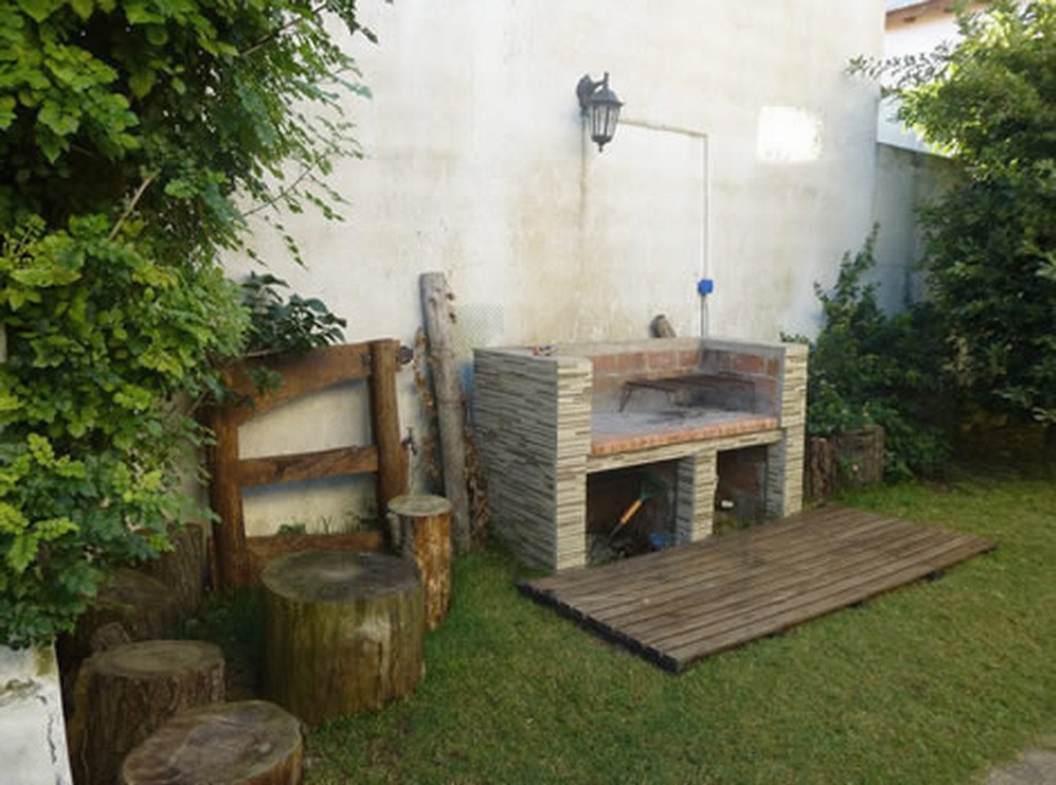 Departamentos con patio y parrilla a 300 metros del mar en Santa Teresita miniatura 8