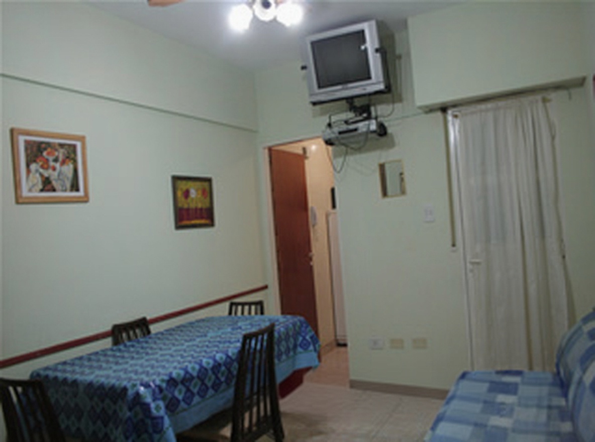 Departamentos con patio y parrilla a 150 metros del mar en Santa Teresita miniatura 3