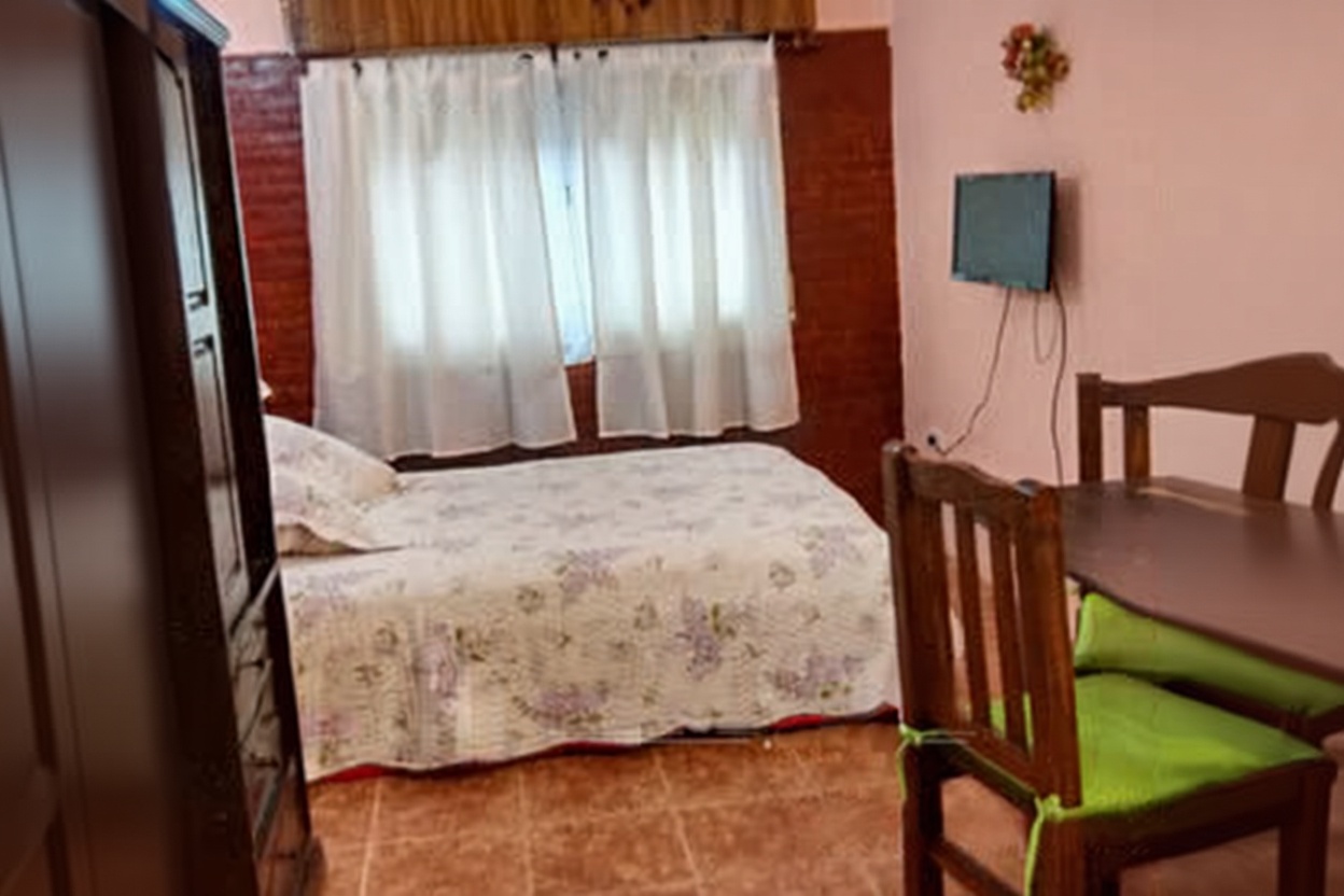 Monoambiente con parque y parrilla a 100 metros del mar en Las Toninas miniatura 2