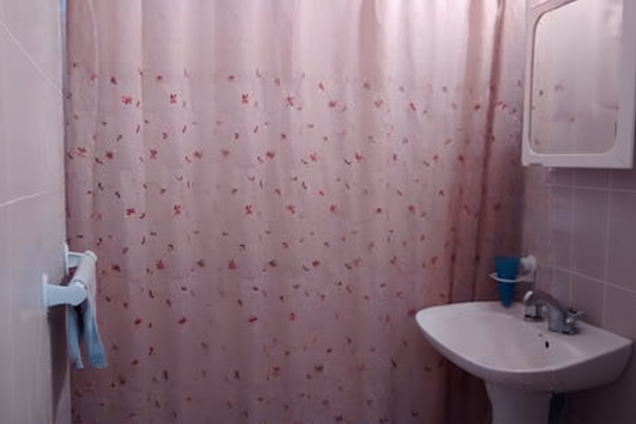 Monoambiente con parque y parrilla a 100 metros del mar en Las Toninas miniatura 4