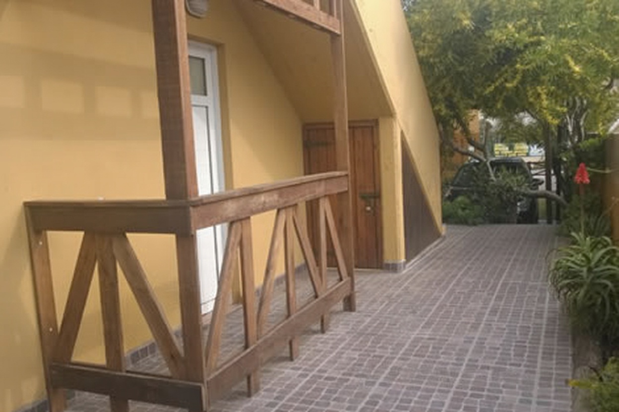 Monoambiente con parque y parrilla a 100 metros del mar en Las Toninas miniatura 5