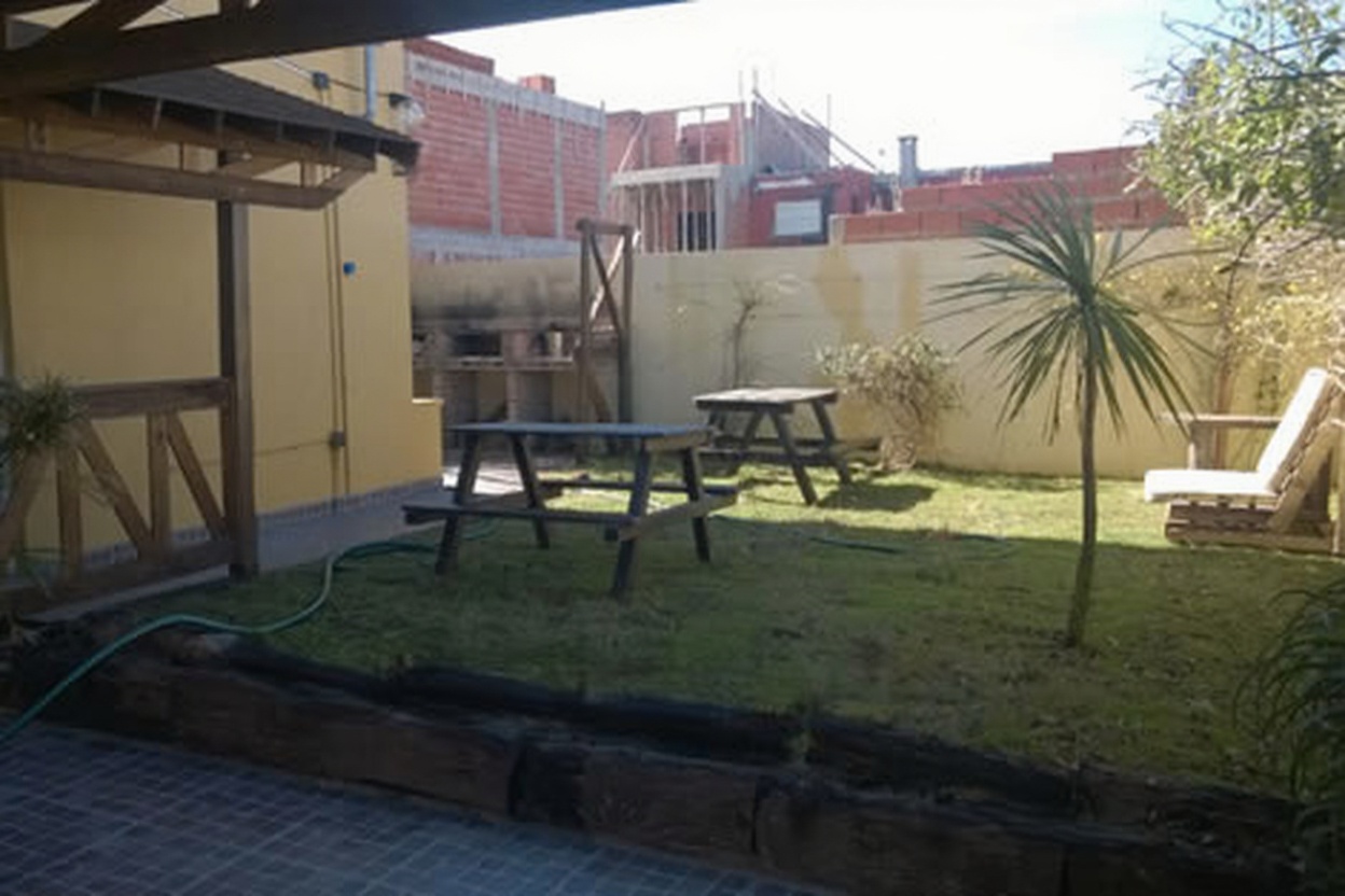 Monoambiente con parque y parrilla a 100 metros del mar en Las Toninas miniatura 6