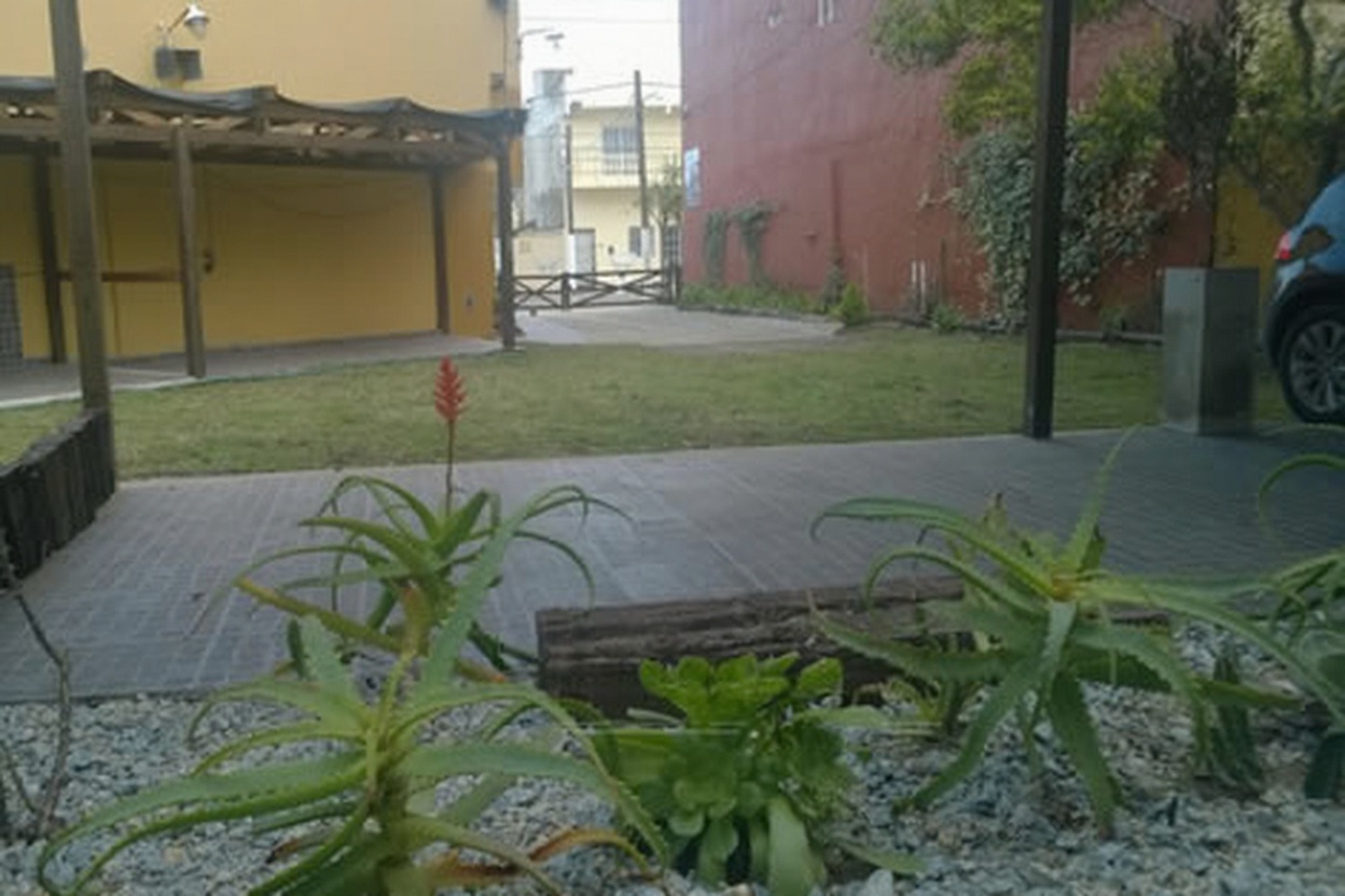 Monoambiente con parque y parrilla a 100 metros del mar en Las Toninas miniatura 8