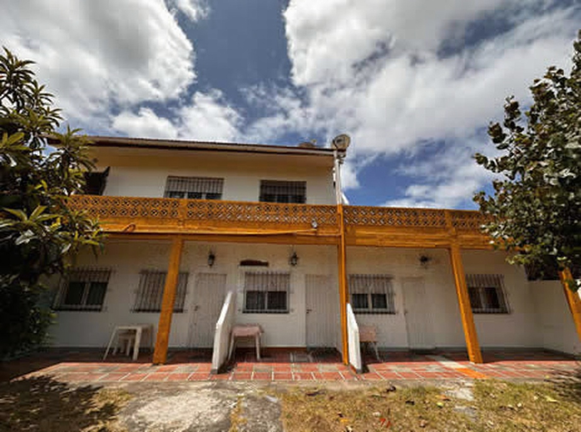 Departamentos con cochera a 200 metros del mar en Las Toninas miniatura 3