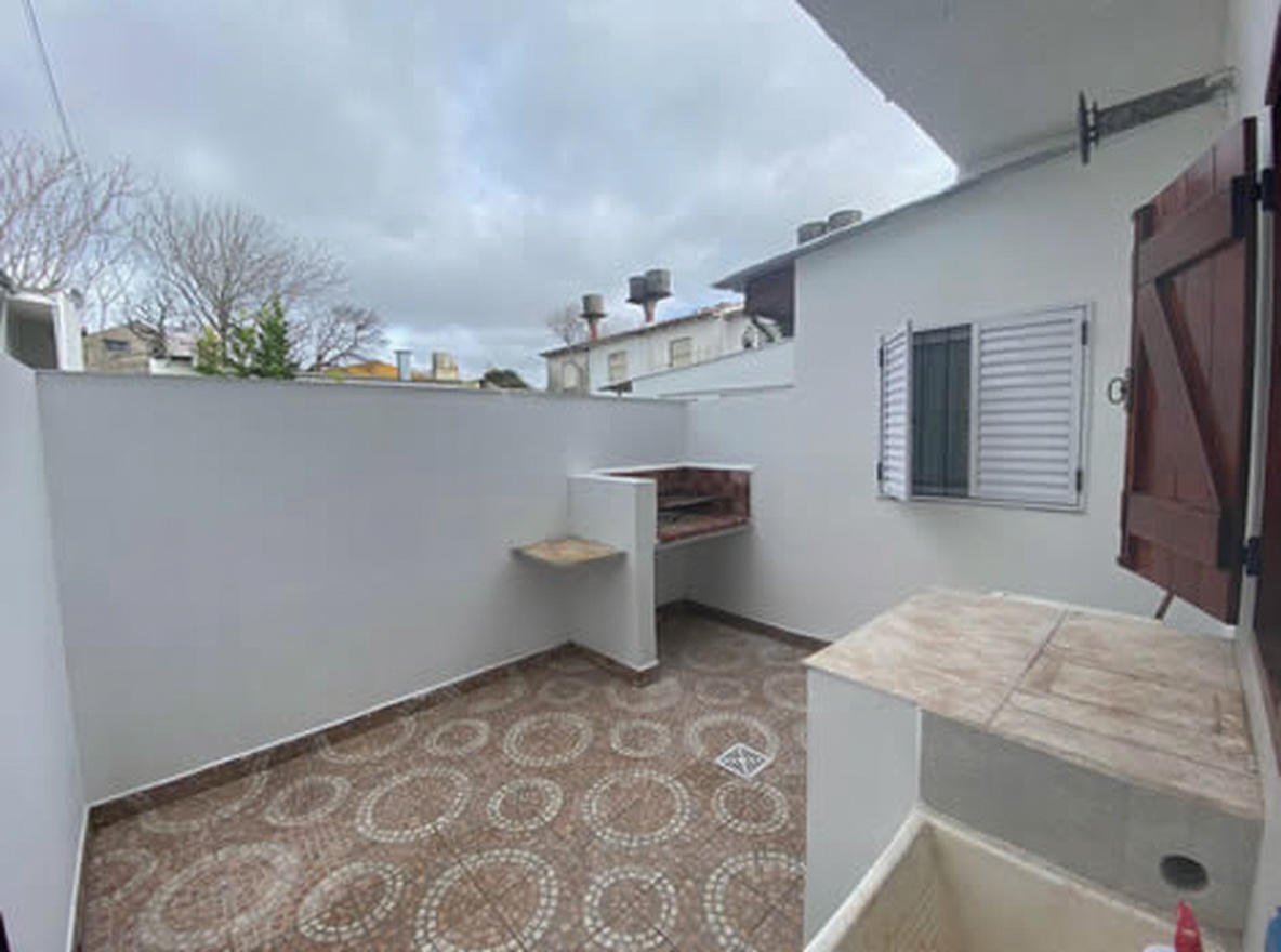 Departamentos para 4 personas con WiFi y patio en Mar de Ajó miniatura 8