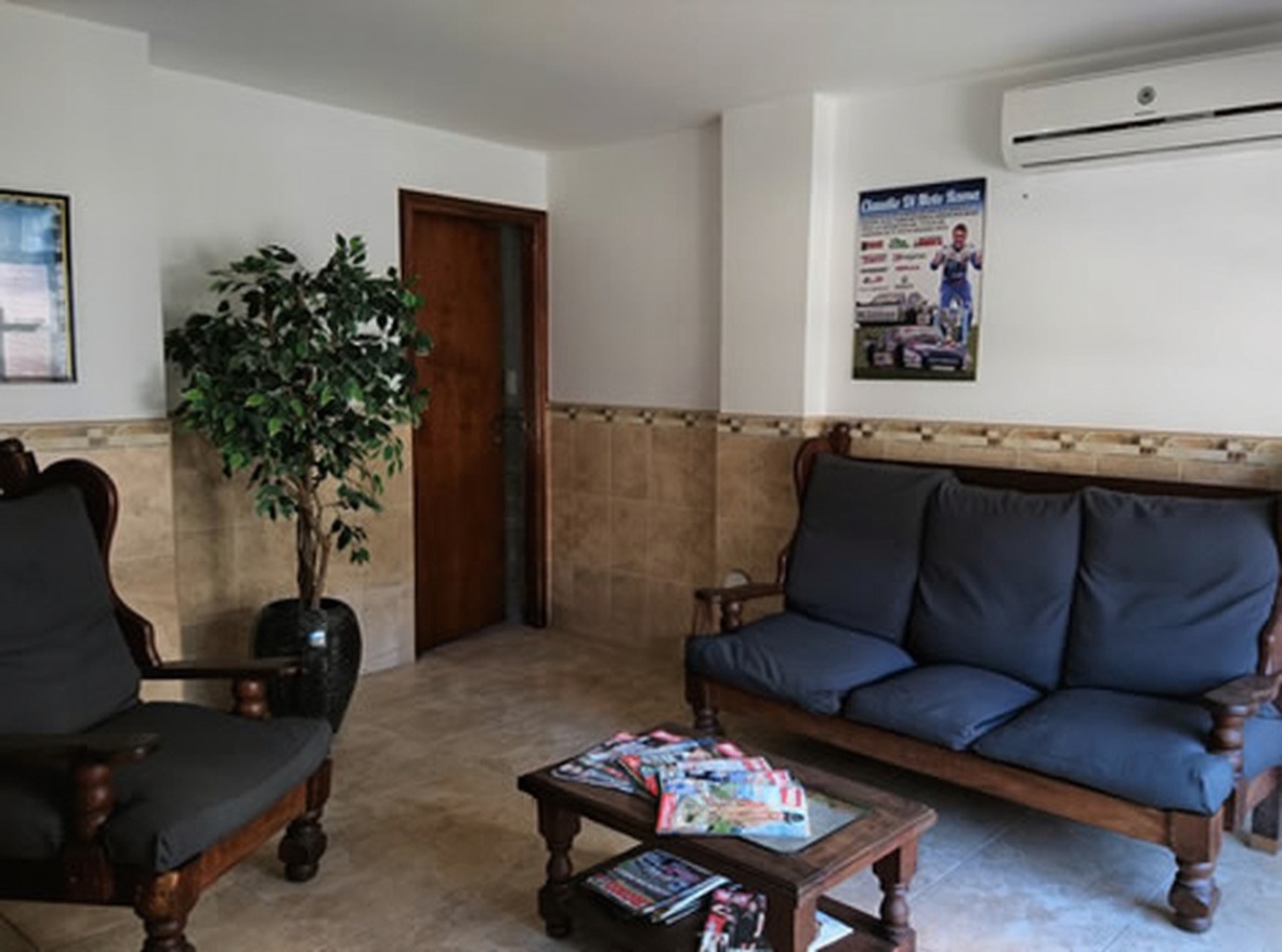 Departamentos con patio y parrilla frente al mar en Lucila del Mar miniatura 3