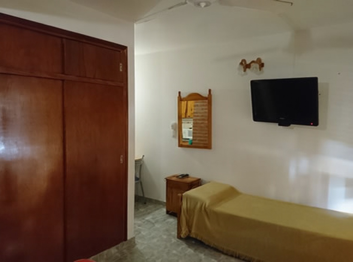 Departamentos con patio y parrilla frente al mar en Lucila del Mar miniatura 5