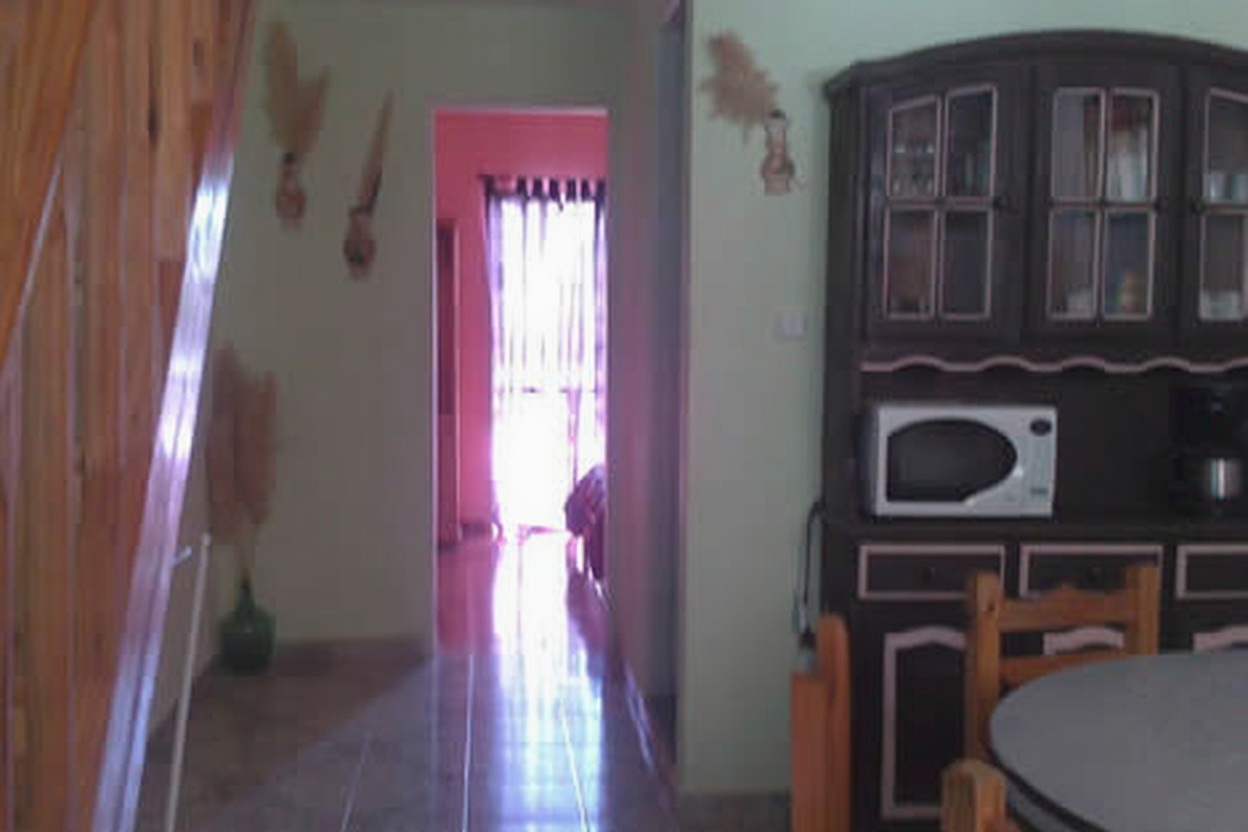 Chalet con patio y parrilla a 150 metros del mar en Mar del Tuyú miniatura 2