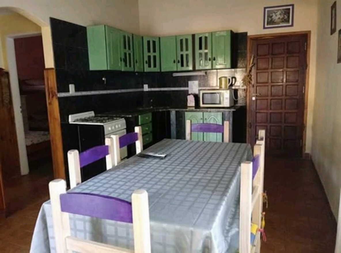 Chalet con patio y parrilla a 150 metros del mar en Mar del Tuyú miniatura 9