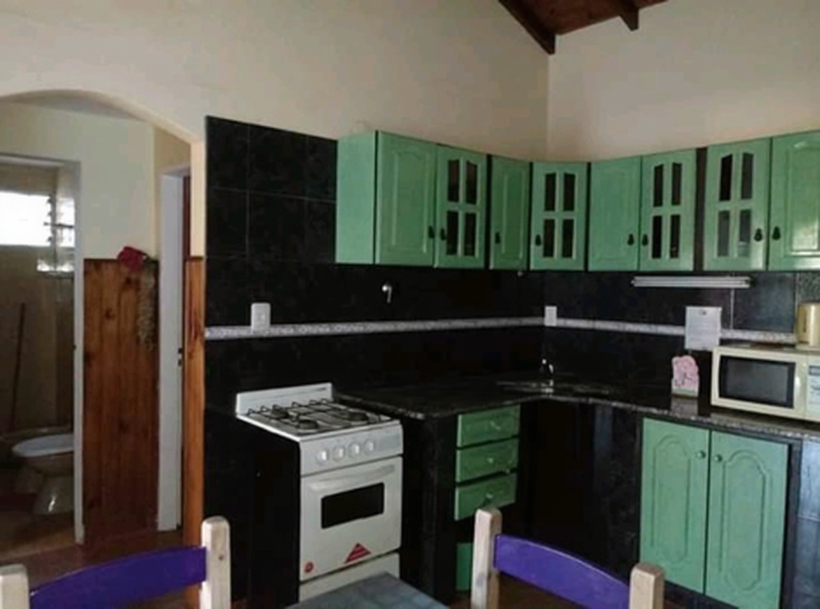 Chalet con patio y parrilla a 150 metros del mar en Mar del Tuyú miniatura 10