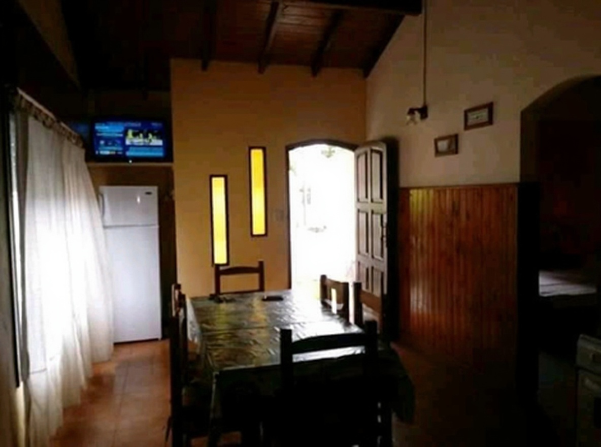 Chalet con patio y parrilla a 150 metros del mar en Mar del Tuyú miniatura 12