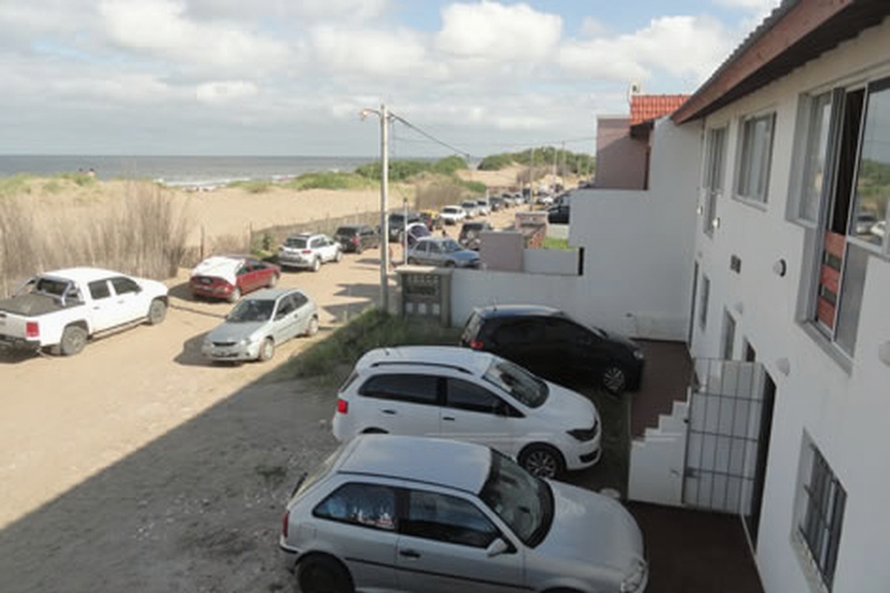 Dúplex con WiFi frente al mar en Mar del Tuyú miniatura 2