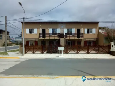 Cabaña con pileta y parrilla frente al mar en Mar del Tuyú