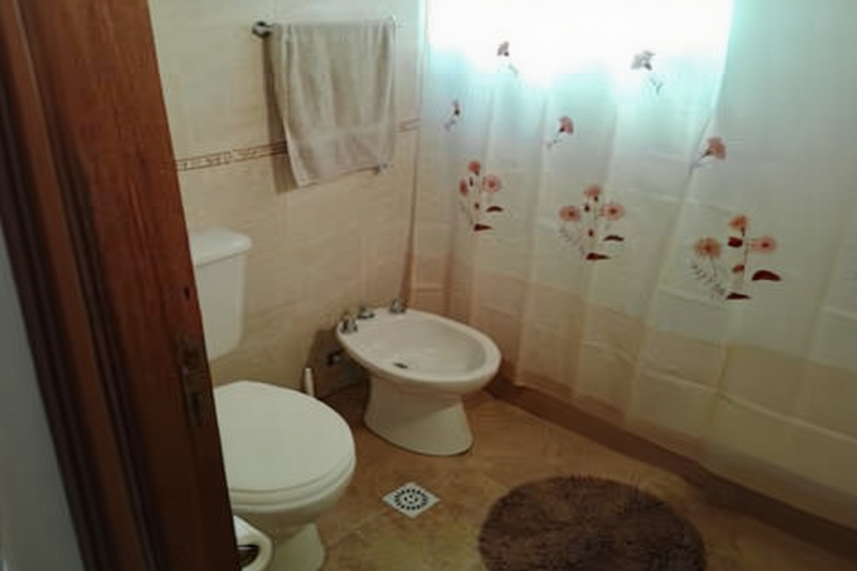 Cabaña con pileta y parrilla frente al mar en Mar del Tuyú miniatura 4